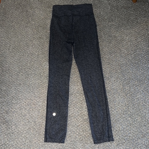 Lululemon pants. 4 - Picture 5 of 10